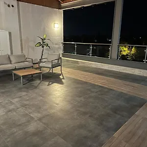 Das Penthouse Airport Apartment Otopeni